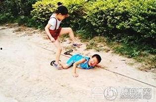 欧美小孩打架视频大全集,一场场不打不相识的童年较量